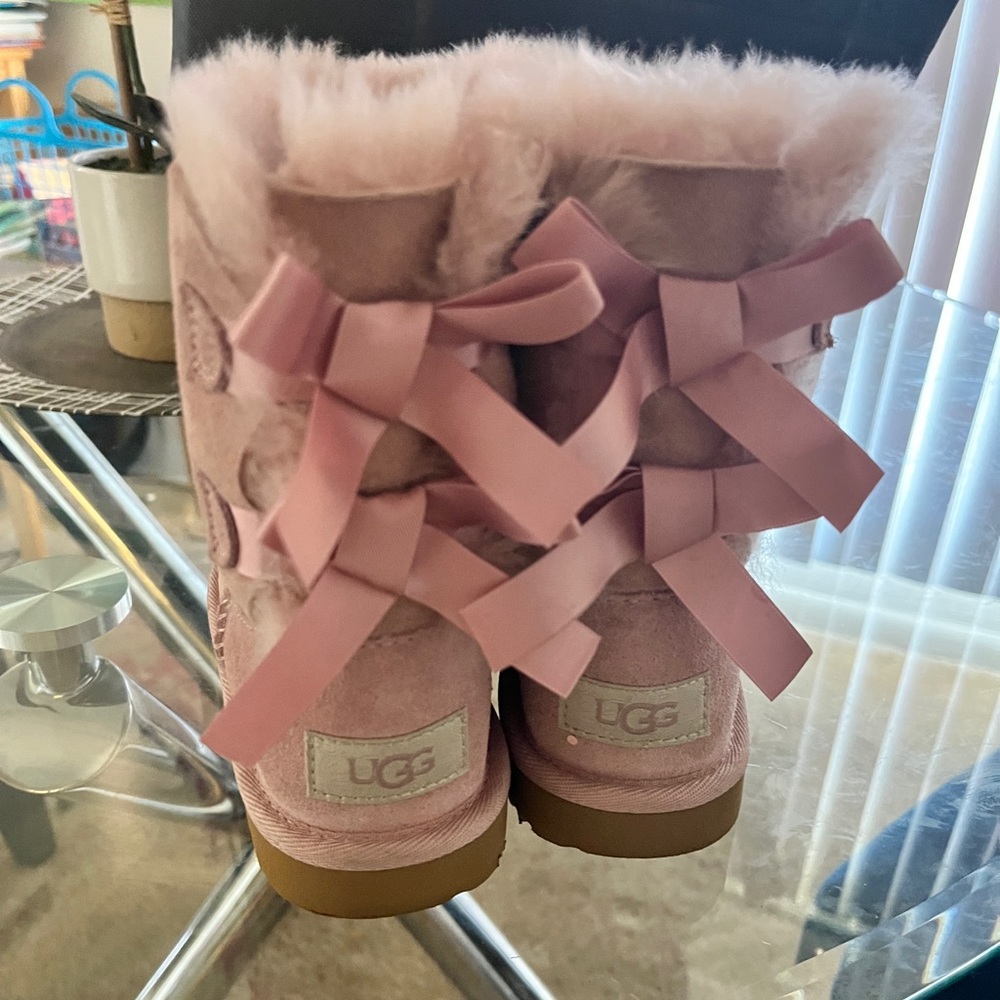 Light pink UGG boot size 13